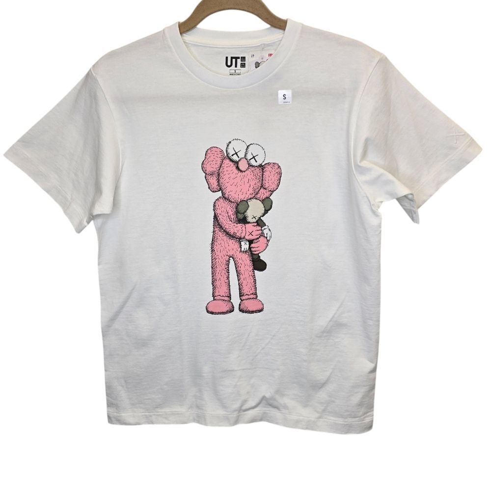 NWT KAWS x Uniqlo Men's S Collaboration Short Sleeve T-shirt White Pink